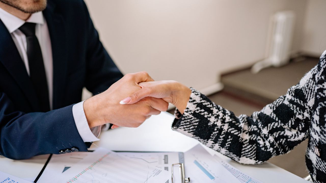 Qué hacer si un cliente no te paga una factura